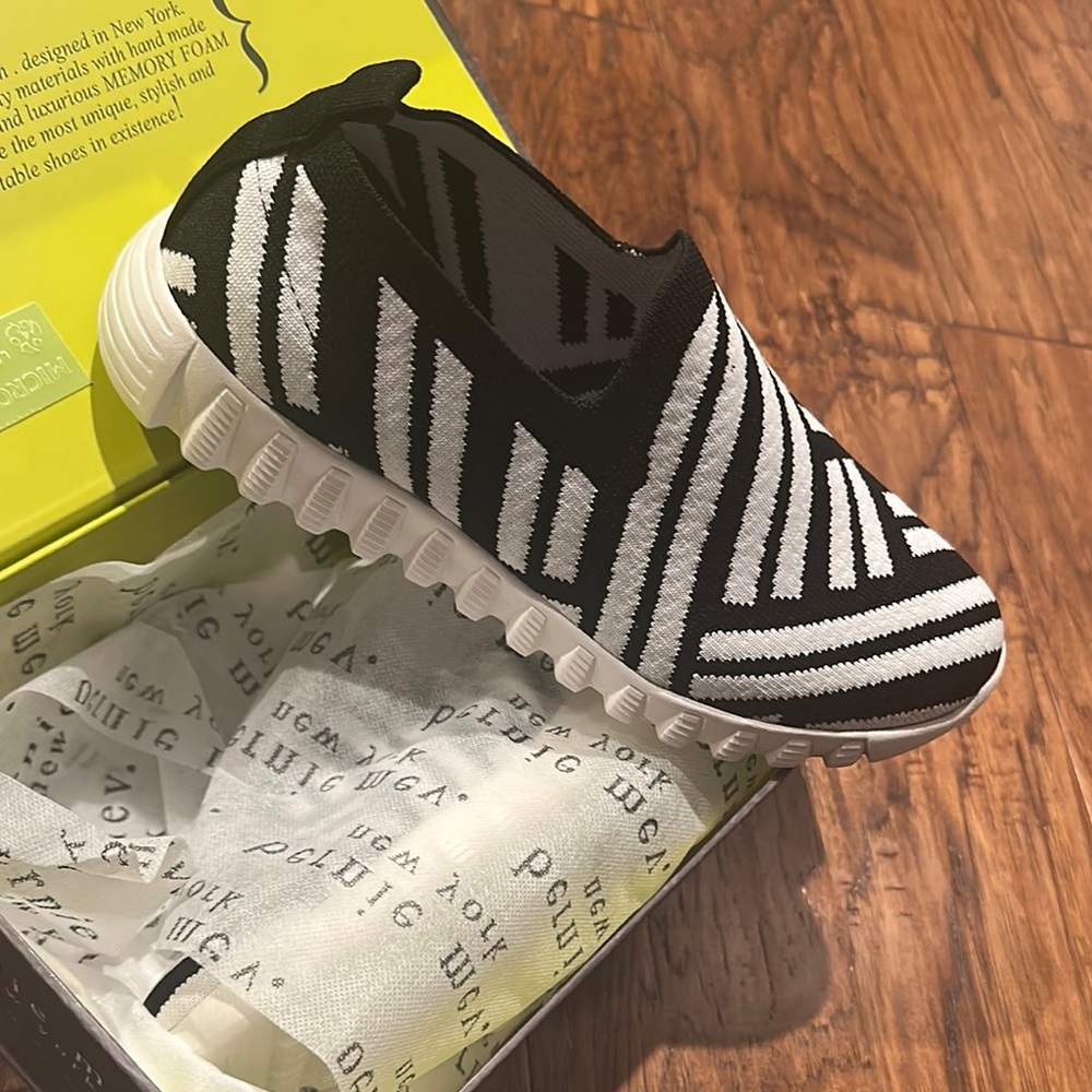 bernie mev. Black and White Women's Sneakers